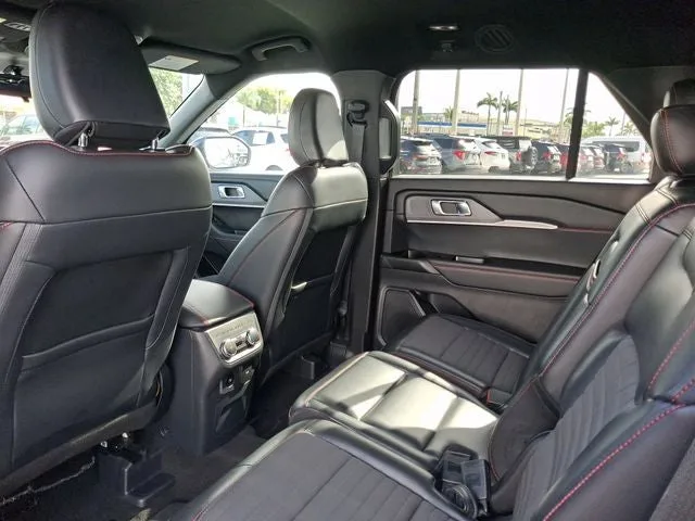 2025 Ford Explorer ST-Line photo 5