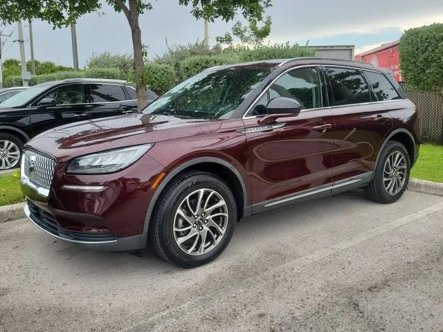 2021 Lincoln Corsair Standard photo 3