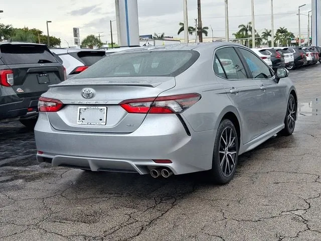 2022 Toyota Camry SE photo 4