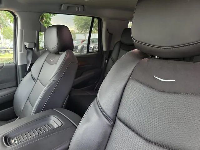 2020 Cadillac Escalade Base photo 16