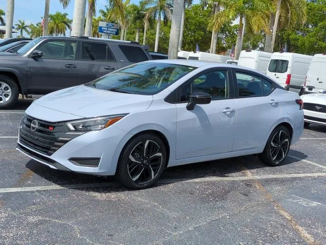 2023 Nissan Versa 1.6 SR photo 32