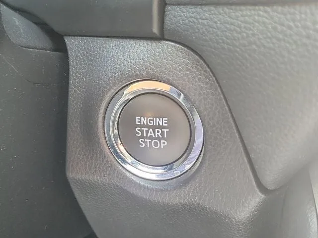 2025 Toyota RAV4 XLE photo 22