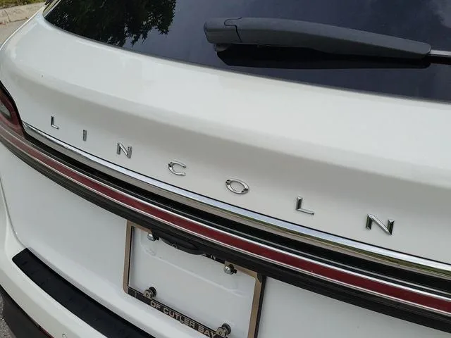 2023 Lincoln Nautilus Standard photo 7
