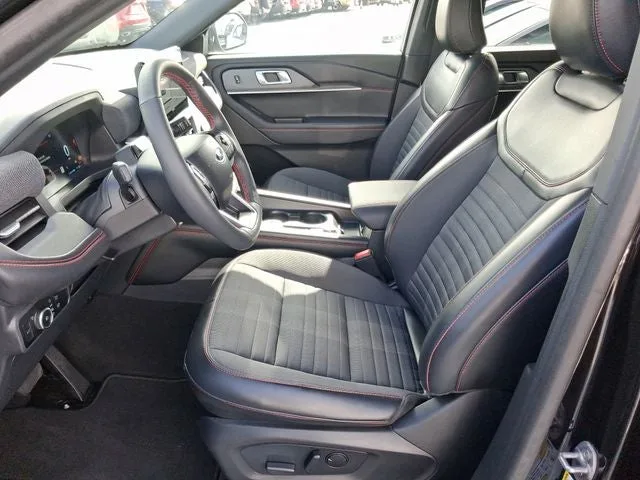 2025 Ford Explorer ST-Line photo 12