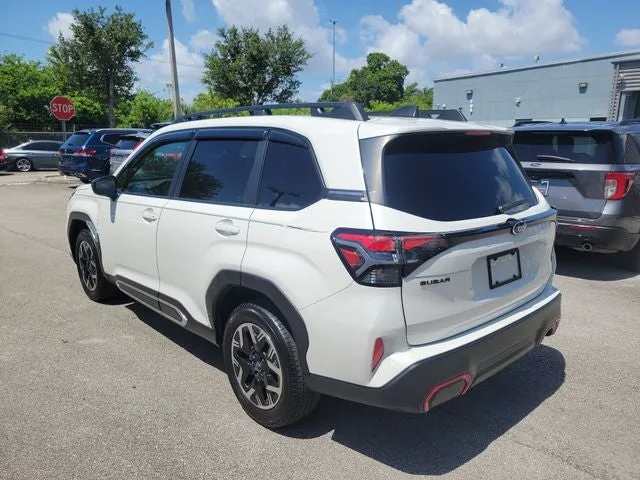 2025 Subaru Forester Premium photo 4