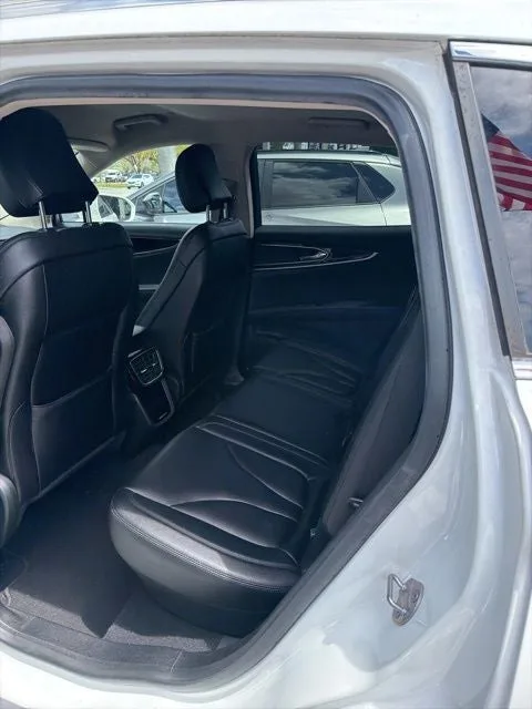 2022 Lincoln Nautilus Standard photo 6