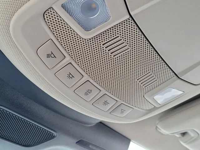 2023 Lincoln Nautilus Standard photo 30