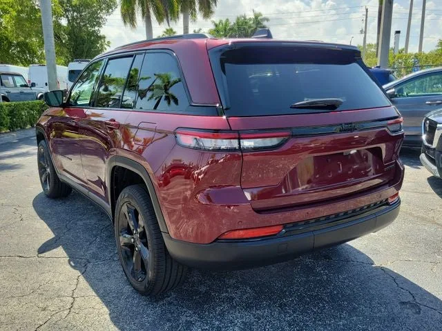 2025 Jeep Grand Cherokee Limited photo 4