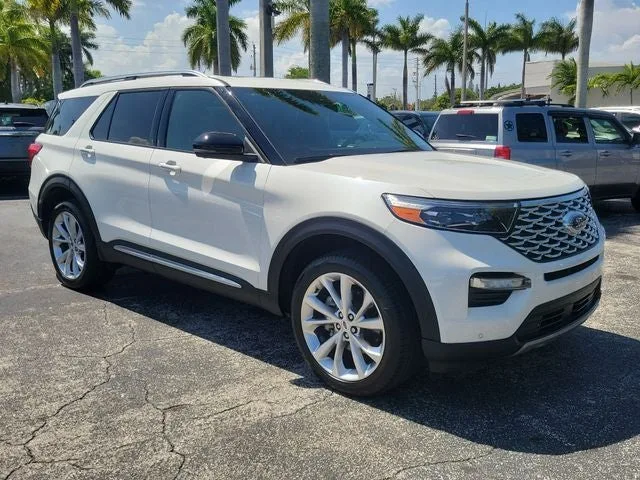 2023 Ford Explorer Platinum photo 2