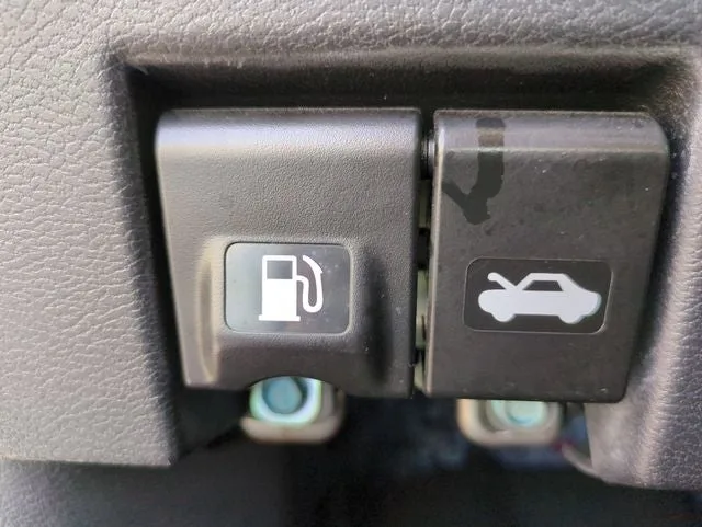 2023 Nissan Versa 1.6 SR photo 22