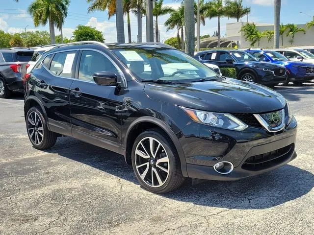 2017 Nissan Rogue Sport SL photo 2