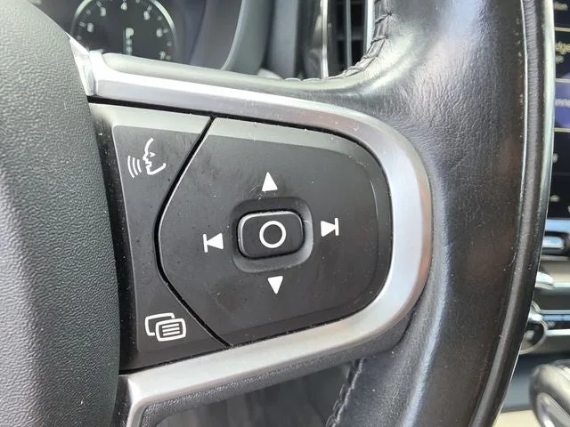 2018 Volvo XC60 T6 Momentum photo 35