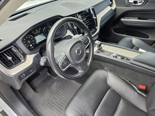 2018 Volvo XC60 T6 Momentum photo 29
