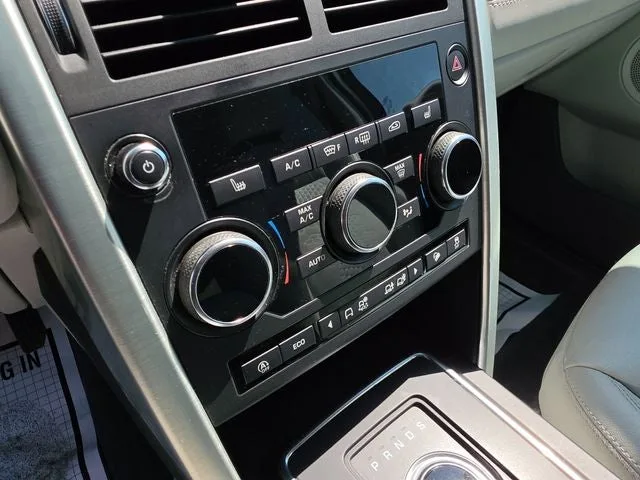 2018 Land Rover Discovery Sport SE photo 24