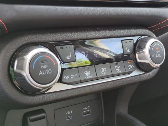 2023 Nissan Versa 1.6 SR photo 29