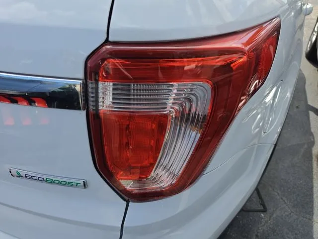 2017 Ford Explorer XLT photo 5