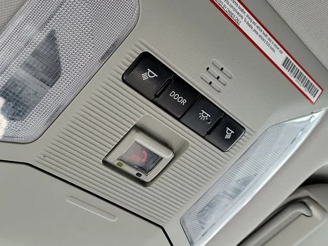 2021 Toyota RAV4 XLE photo 30