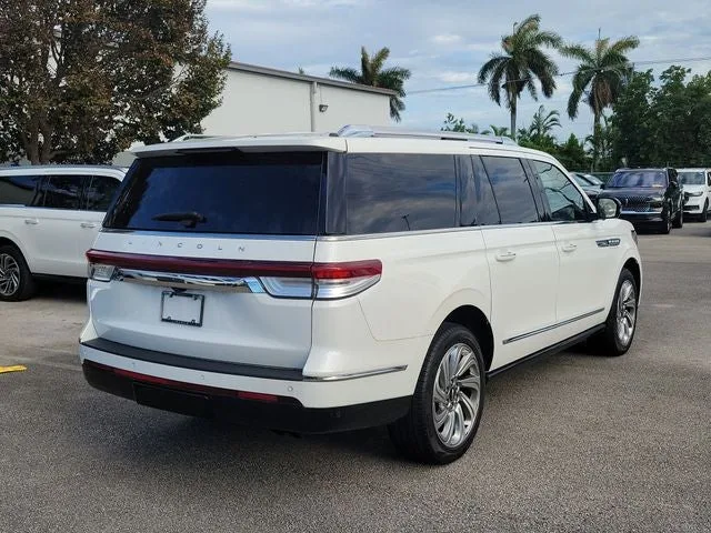 2024 Lincoln Navigator L Reserve photo 6