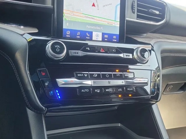 2023 Ford Explorer Platinum photo 26