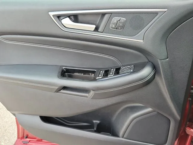 2018 Ford Edge Titanium photo 17