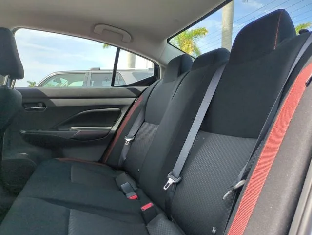 2023 Nissan Versa 1.6 SR photo 10