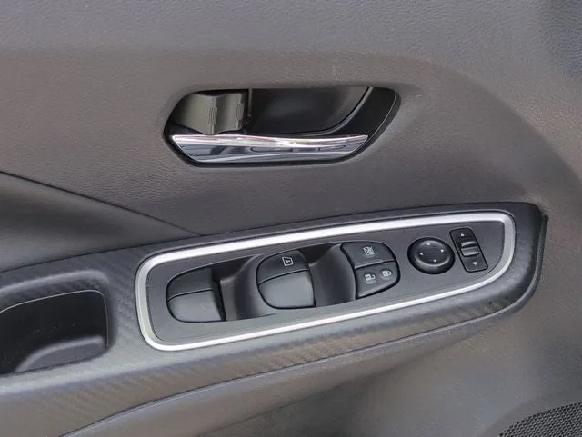 2023 Nissan Versa 1.6 SR photo 17