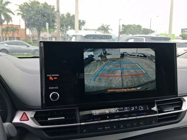 2025 Toyota Sienna XLE 8 Passenger photo 21
