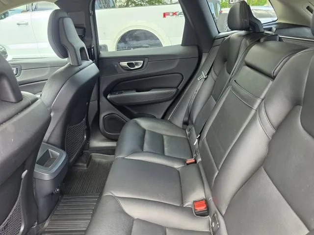 2018 Volvo XC60 T6 Momentum photo 34