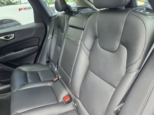 2018 Volvo XC60 T6 Momentum photo 21