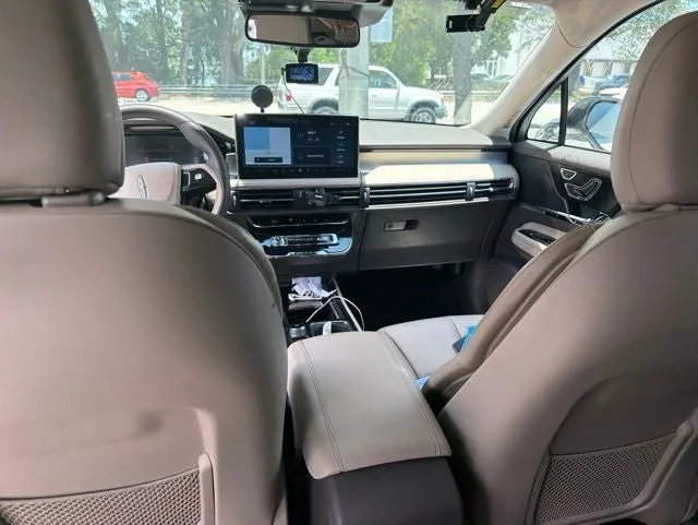 2024 Lincoln Corsair Premiere photo 2