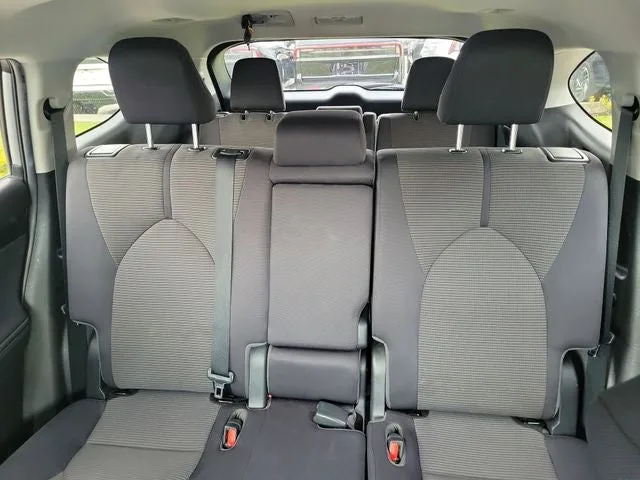2021 Toyota Highlander L photo 11