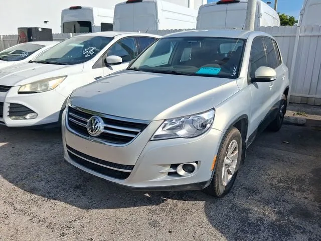 2010 Volkswagen Tiguan S photo 3