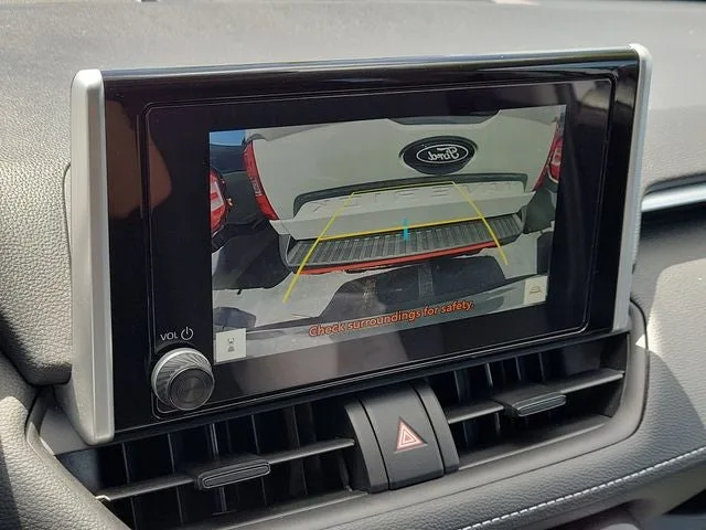 2025 Toyota RAV4 XLE photo 24