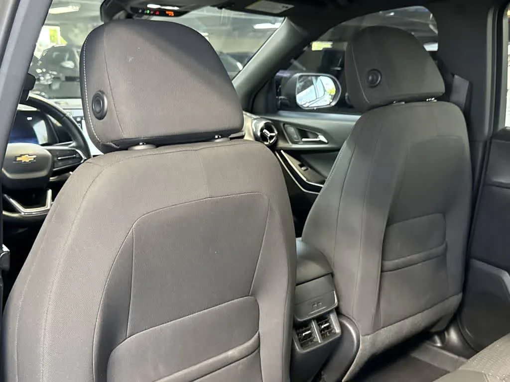 2026 Chevrolet Equinox FWD LT photo 23