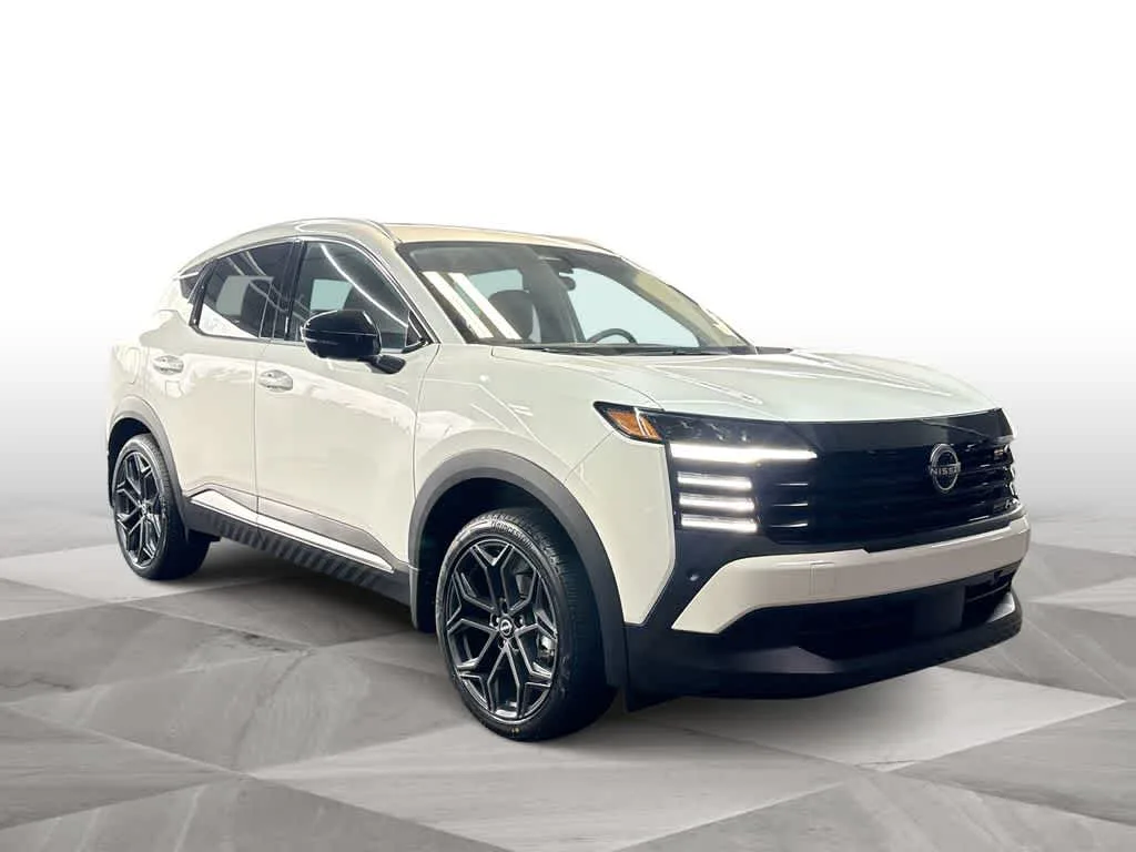 2026 Nissan Kicks SR photo 2