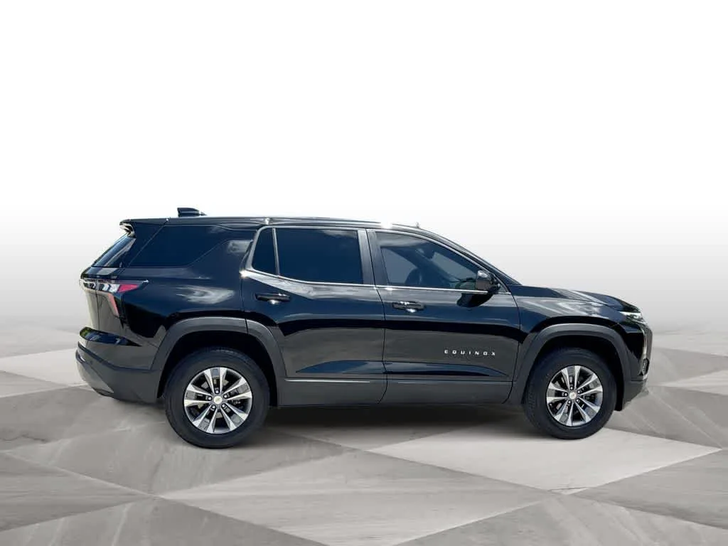 2025 Chevrolet Equinox FWD LT photo 9
