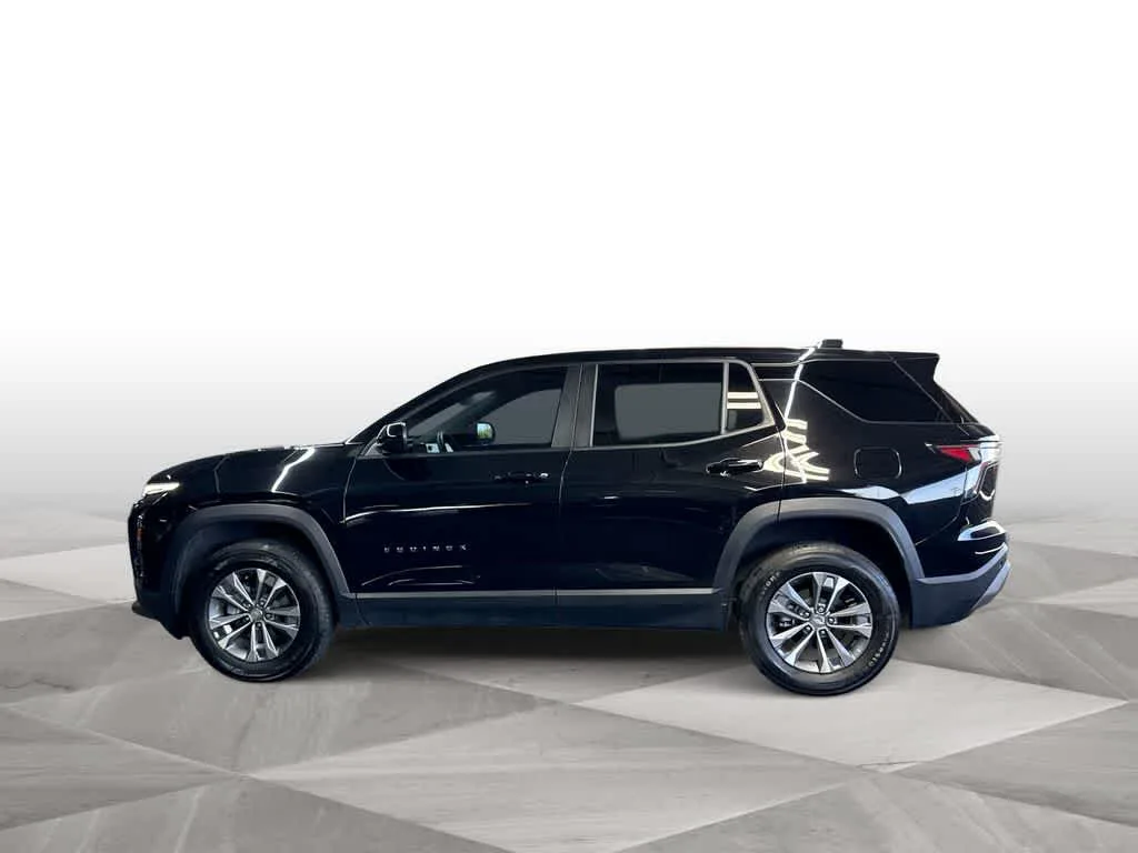 2026 Chevrolet Equinox FWD LT photo 5