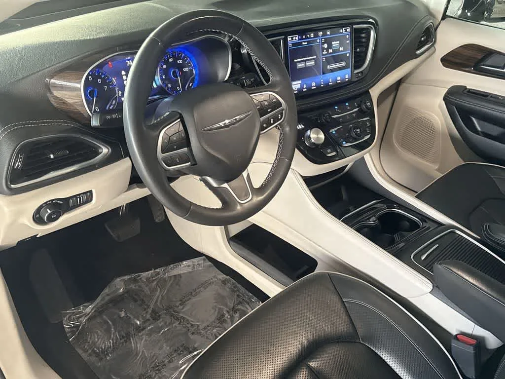 2023 Chrysler Pacifica Limited photo 13