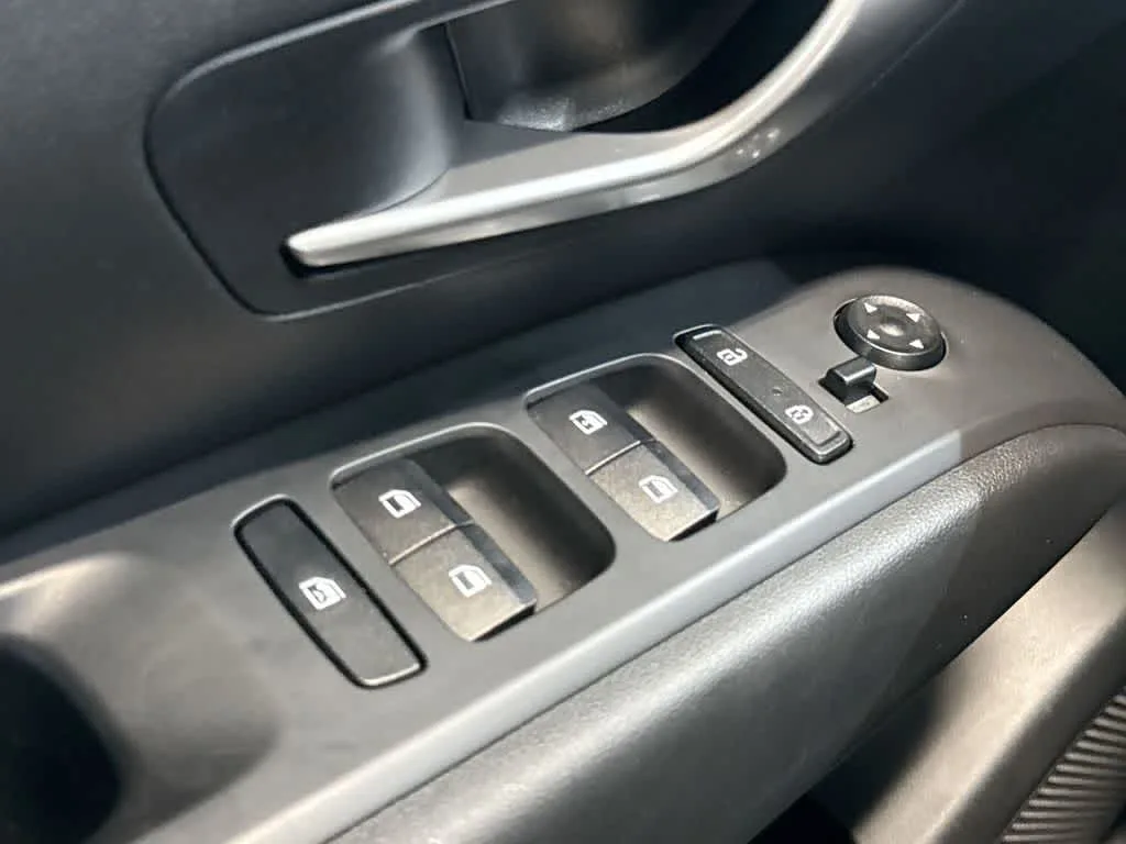 2024 Hyundai Tucson SE photo 17