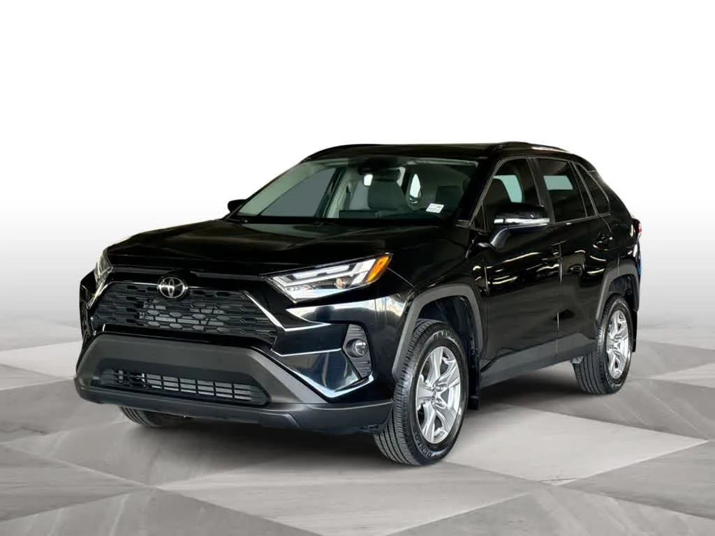 2025 Toyota RAV4 XLE photo 4