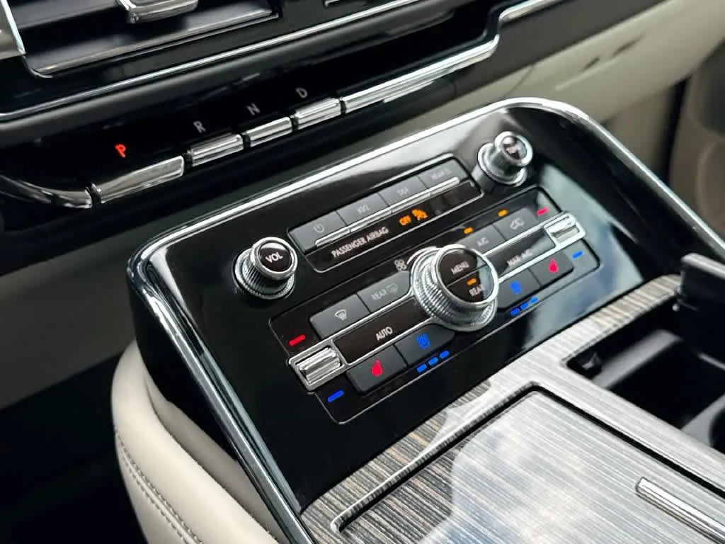 2023 Lincoln Navigator L Black Label photo 19