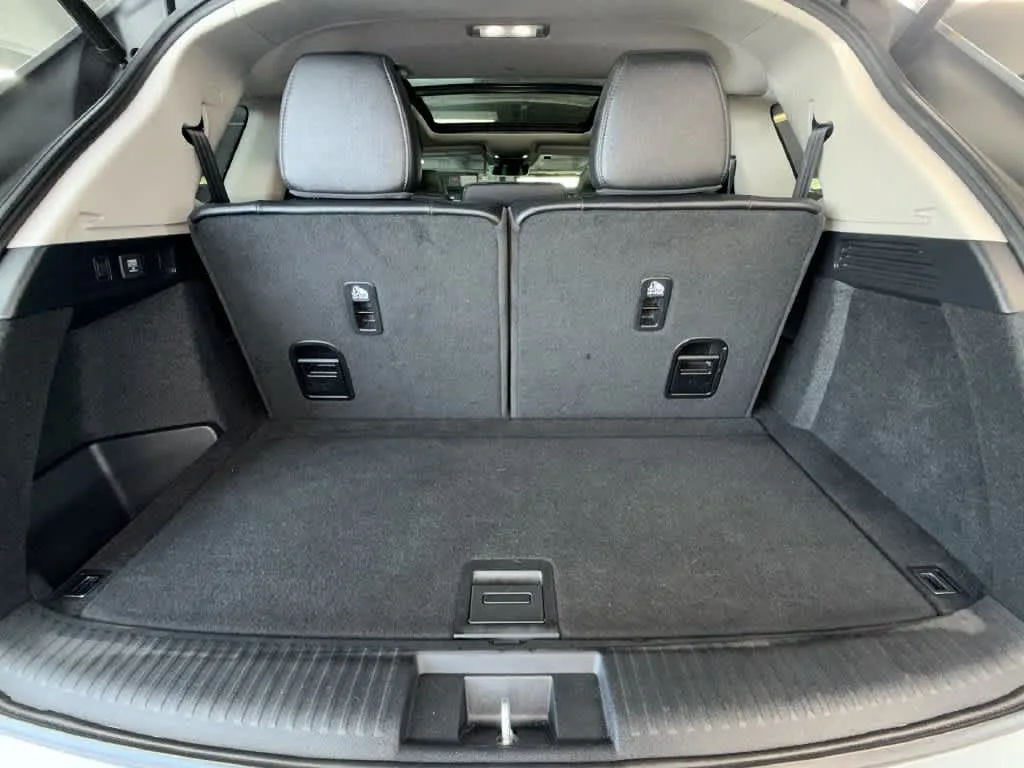 2024 Acura MDX FWD photo 25