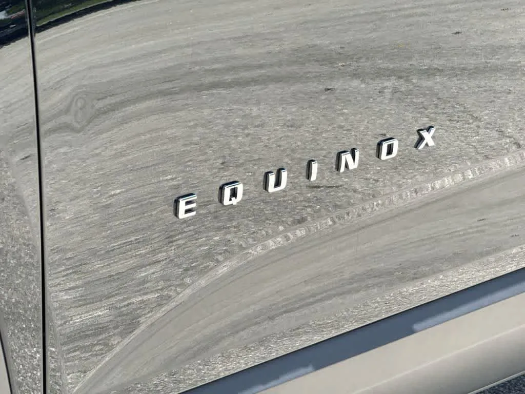2025 Chevrolet Equinox FWD LT photo 10