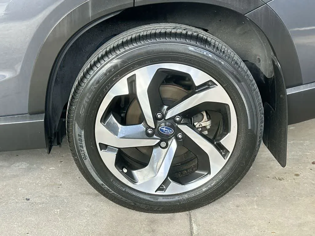 2024 Subaru Forester Touring photo 11