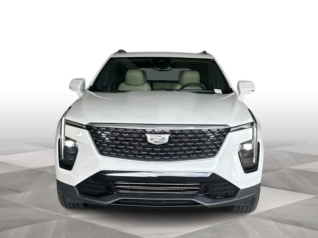 2024 Cadillac XT4 FWD Premium Luxury photo 3