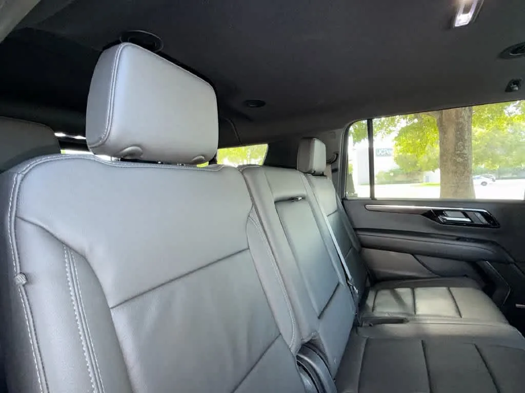 2025 Chevrolet Suburban LT photo 26