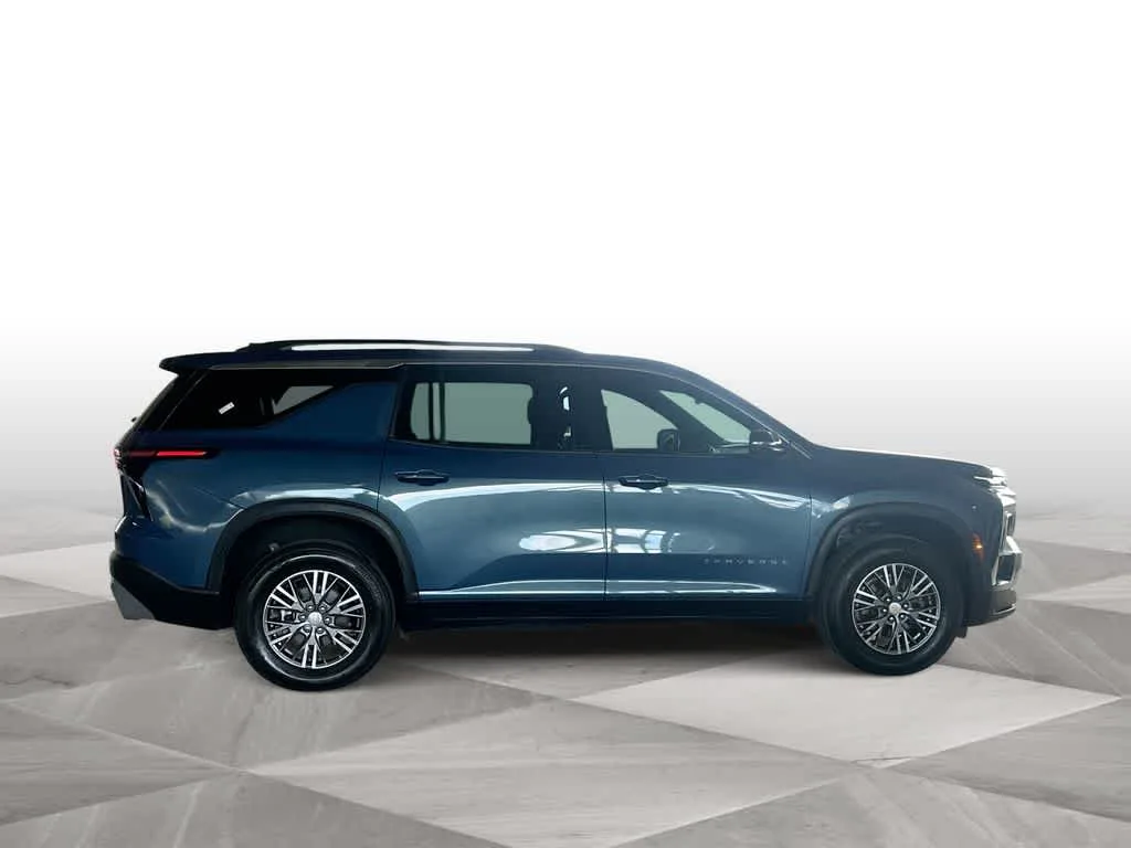 2024 Chevrolet Traverse FWD LT photo 9
