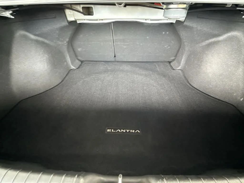 2026 Hyundai Elantra Limited photo 25