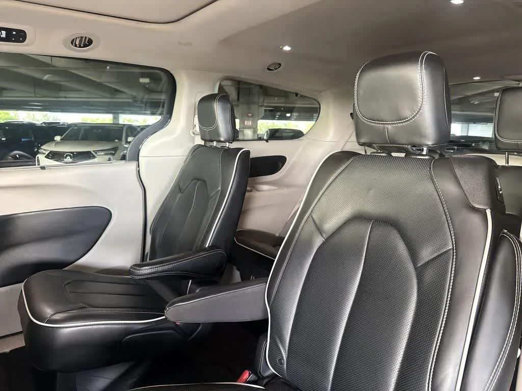 2023 Chrysler Pacifica Limited photo 25