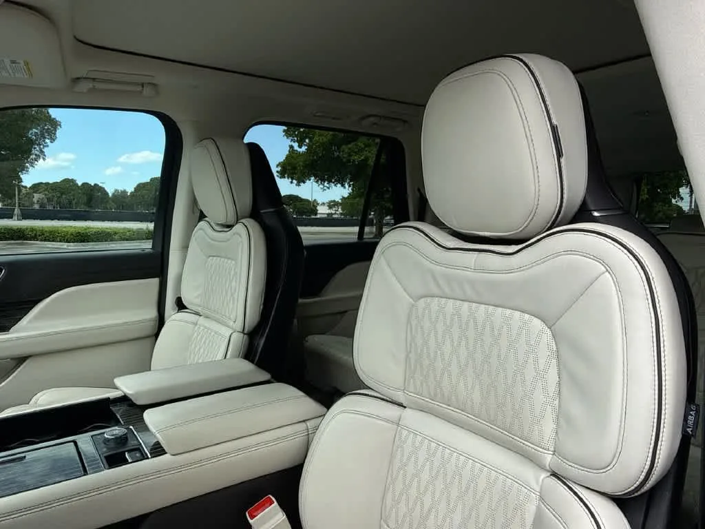 2023 Lincoln Navigator L Black Label photo 14